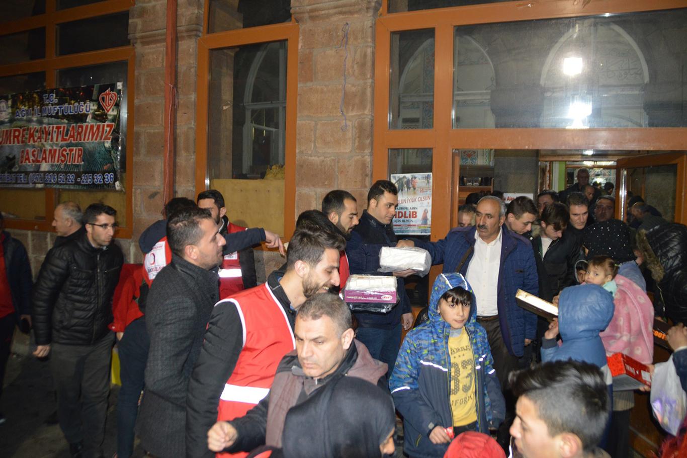 Ağrılılar Regaip Kandili'ni Merkez Camii'nde ihya ettiler